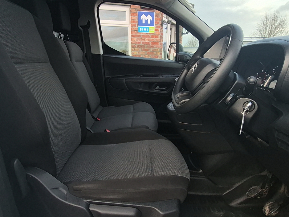 2021 Citroen Berlingo Enterprise 650 Van 1.5 Diesel with 3 seats in front and side loading door.