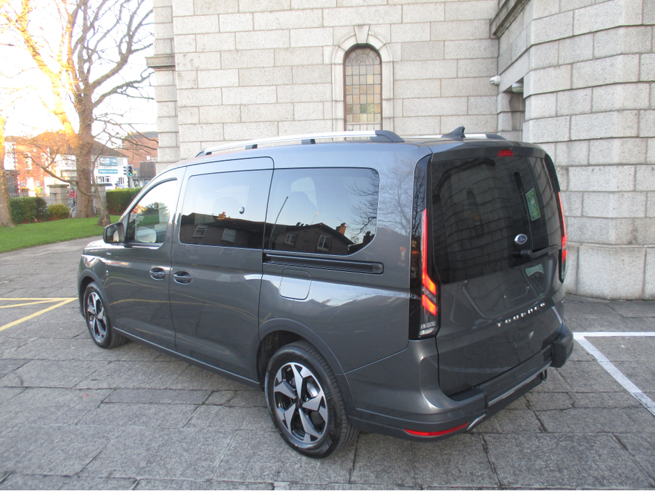 2026 Ford Tourneo Connect PLUG IN HYBRID WHEELCHAIR TAXI €68,000