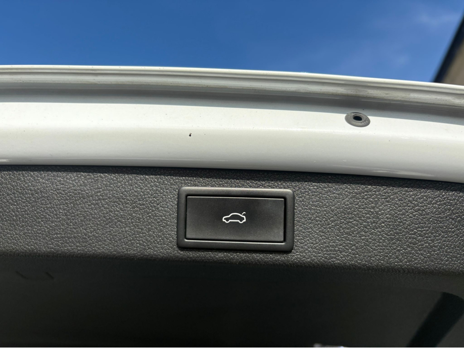 2023 Skoda Superb COMBI ESTATE STYLE AUTOMATIC 2.0 TDI DIESEL 150HP //HIGH SPEC//FULL LEATHER//ADAPTIVE CRUISE CONTROL//SAT NAV//KEYLESS ENTRY// €33,950