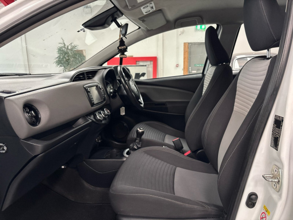 2017 Toyota Yaris 1.0 LUNA 4DR €13,750