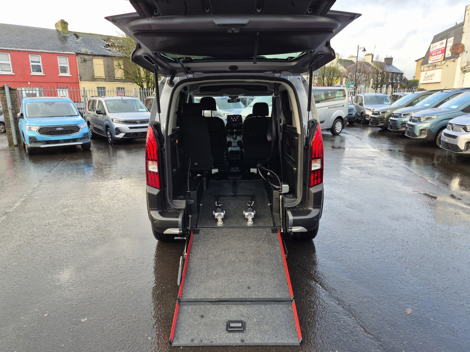 2024 Peugeot Rifter Allure Lowered Floor Wheelchair Access €24,995