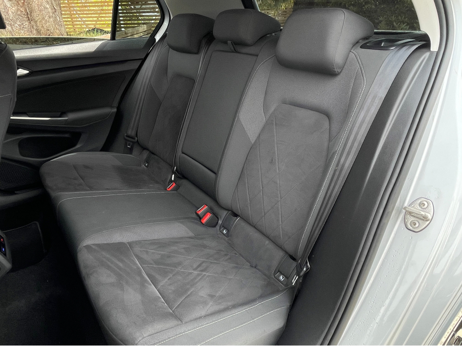 2021 Volkswagen Golf 2.0 TDI STYLE..huge spec..warranty included..finance provided €20,900