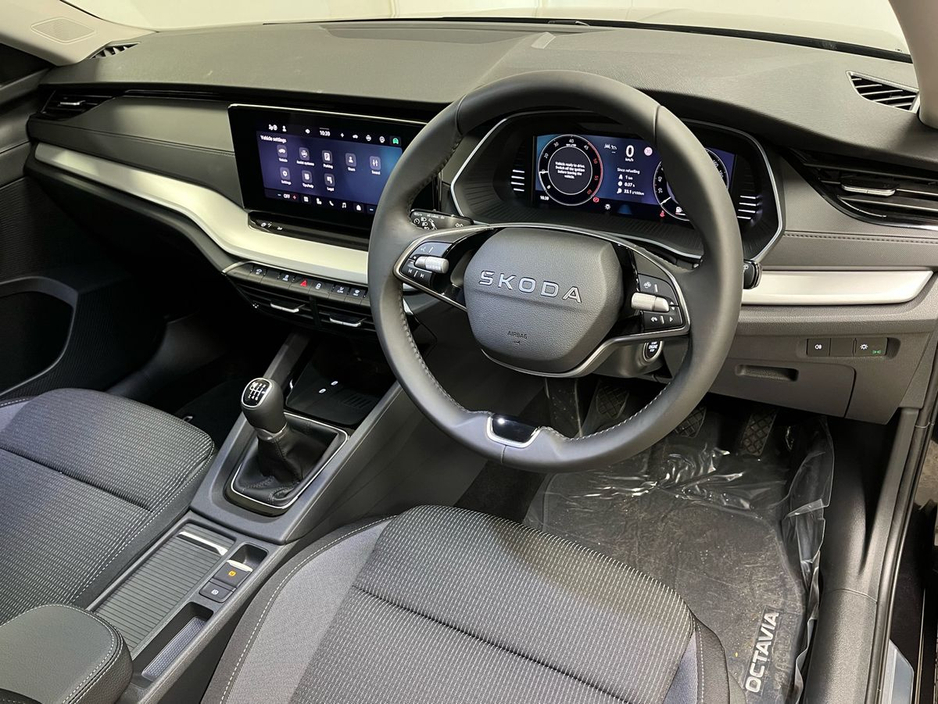 2025 Skoda Octavia Selection 2.0TDI 115BHP - Reversing Camera - Climate Control - Cruise Control - Apple CarPlay/Android Auto - Auto Lights/Wipers €32,950