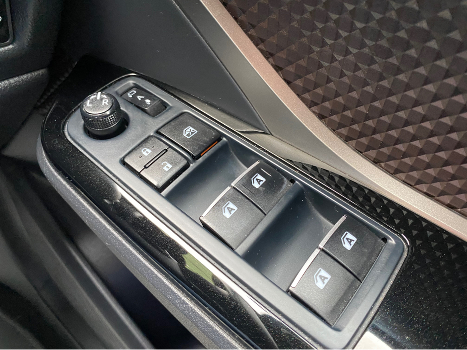 2019 Toyota C-HR SOL 1.8 PETROL HYBRID AUTOMATIC SUV *TOP SPEC IRISH JEEP* *FULL TOYOTA SERVICE HISTORY* *NCT 03/2027* *TAX 06/2026 €180 ROAD TAX* *FINANCE ARRANGED TODAY* €20,950