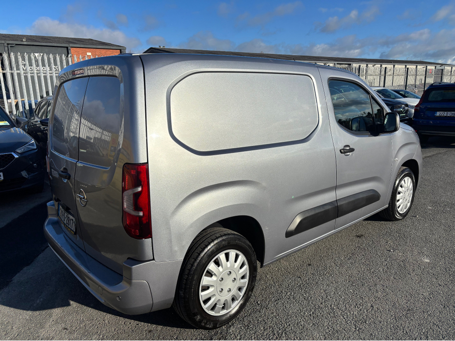 2021 Opel Combo 1.5 3 Seater price is €10406 plus vat €10,406
