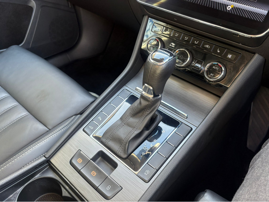 2023 Skoda Superb COMBI ESTATE STYLE AUTOMATIC 2.0 TDI DIESEL 150HP //HIGH SPEC//FULL LEATHER//ADAPTIVE CRUISE CONTROL//SAT NAV//KEYLESS ENTRY// €33,950