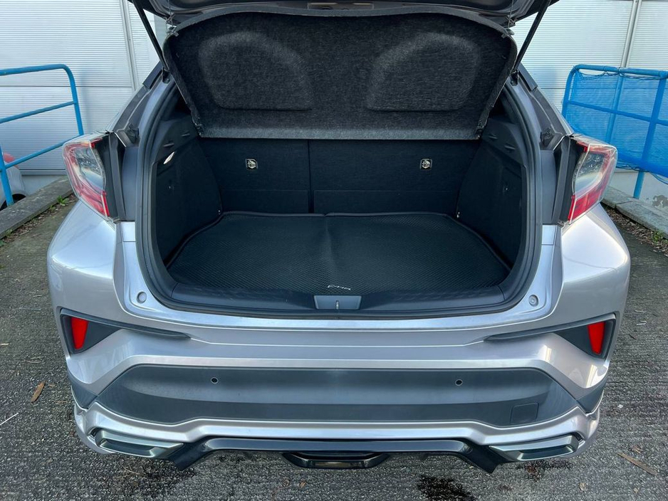 2017 Toyota C-HR MODELLISTA 1.8 HYBRID // 18" DIAMOND CUT ALLOYS // HEATED SEATS // REVERSE CAMERA €18,750