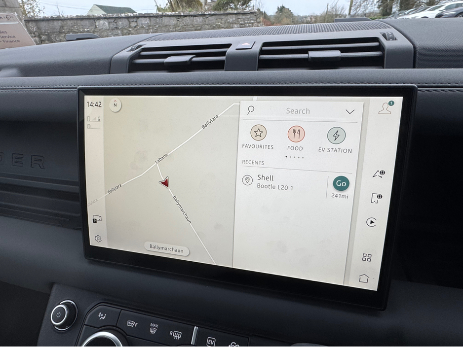 2025 Land Rover Defender P300e X-DYNAMIC SE URBAN SPEC PHEV AUTO €109,950