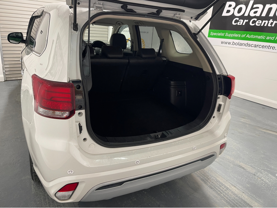 2019 Mitsubishi Outlander (Low Kms) HYBRID 2.4 PHEV AUTOMATIC 5DR MODEL  www.bolandscarcentre.ie €22,900