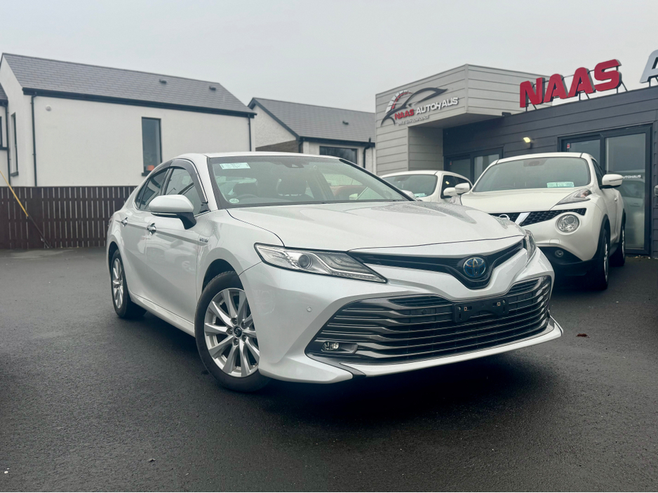 2019 Toyota Camry Hybrid – Pearl White, High Spec, JBL, Mint €20,750