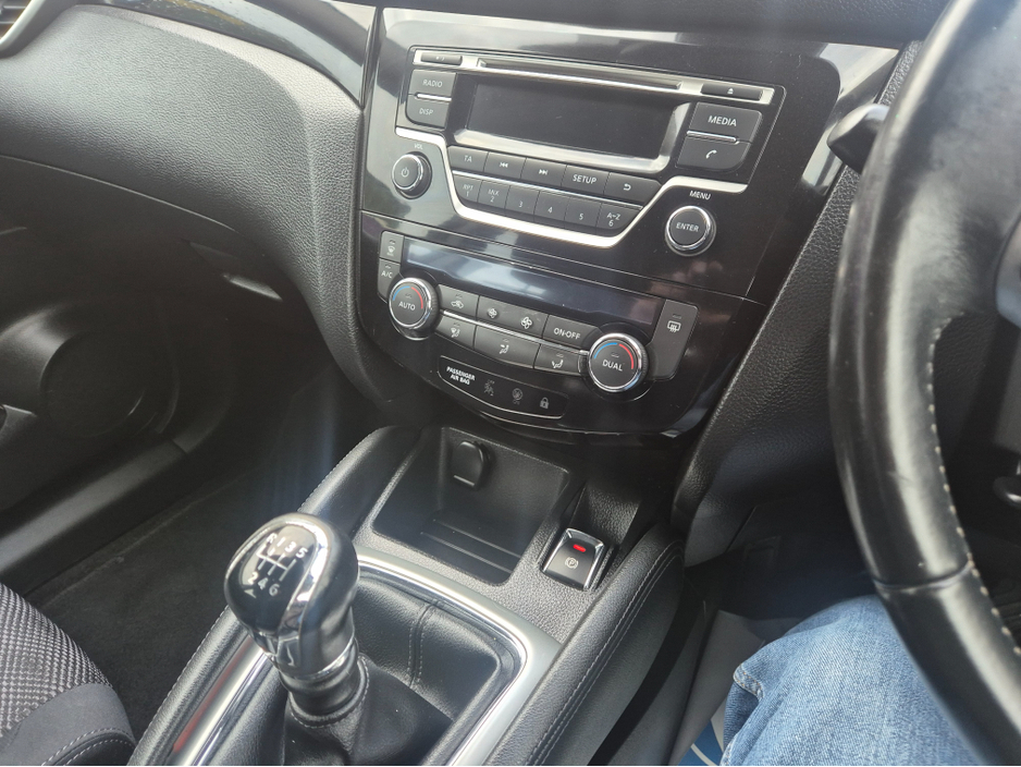 2015 Nissan Qashqai 1.2 DIG-T ACENTA SMRT VSN 115PS 5DR €9,950