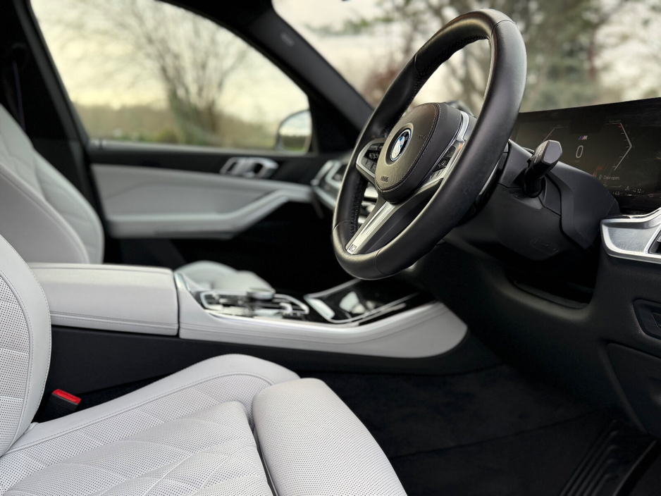 2024 BMW X5 xDrive45e M Sport €87,990