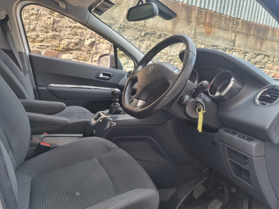 2016 Peugeot 5008 1.6 Blue Hdi 120 Active €7,750