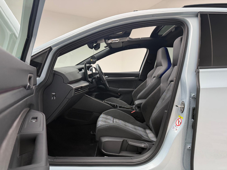 2025 Volkswagen Golf GTE 1.5 PHEV 272HP DSG *PAN ROOF* €47,990
