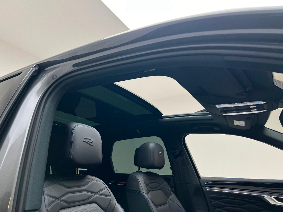 2025 Volkswagen Touareg R V6 3.0 TSI PHEV 462HP €89,990