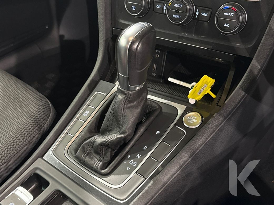 2019 Volkswagen Golf TSI COMFORT LINE - FACTORY ALLOYS - REVERSE CAMERA - DIGITAL DASH - CRUISE CONTROL - MULTI FUNCTION STEERING WHEEL €18,950