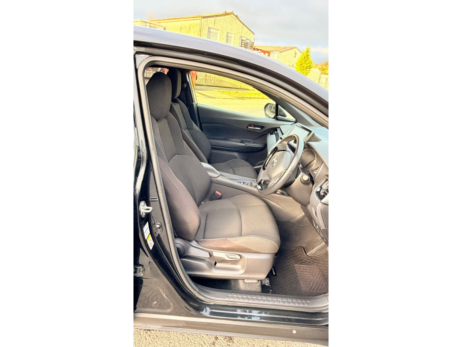 2019 Toyota C-HR 1.8 HYBRID LUNA €21,499