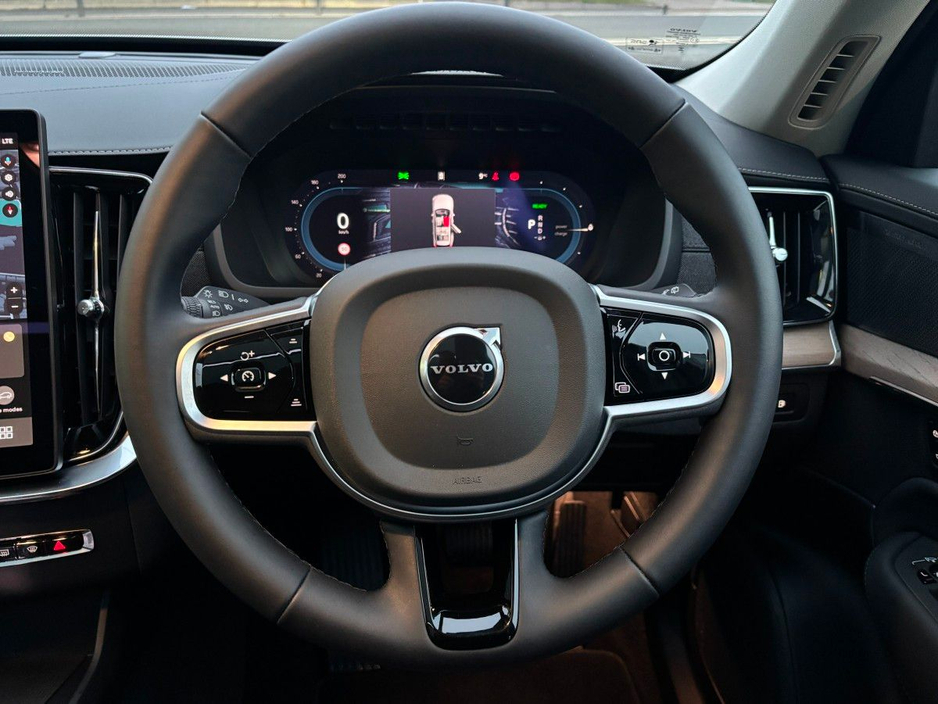 2025 Volvo XC90 T8 PLUS OPEN PAN ROOF €79,995