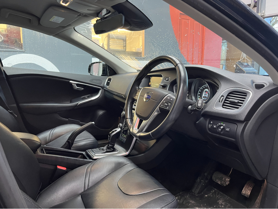 2015 Volvo V40 €11950 2015 VOLVO V40 T4 SE 1.6 AUTOMATIC / CRUISE CONTROL / REVERSE CAMERA / ELECTRIC MEMORY & HEATED SEATS €11,950