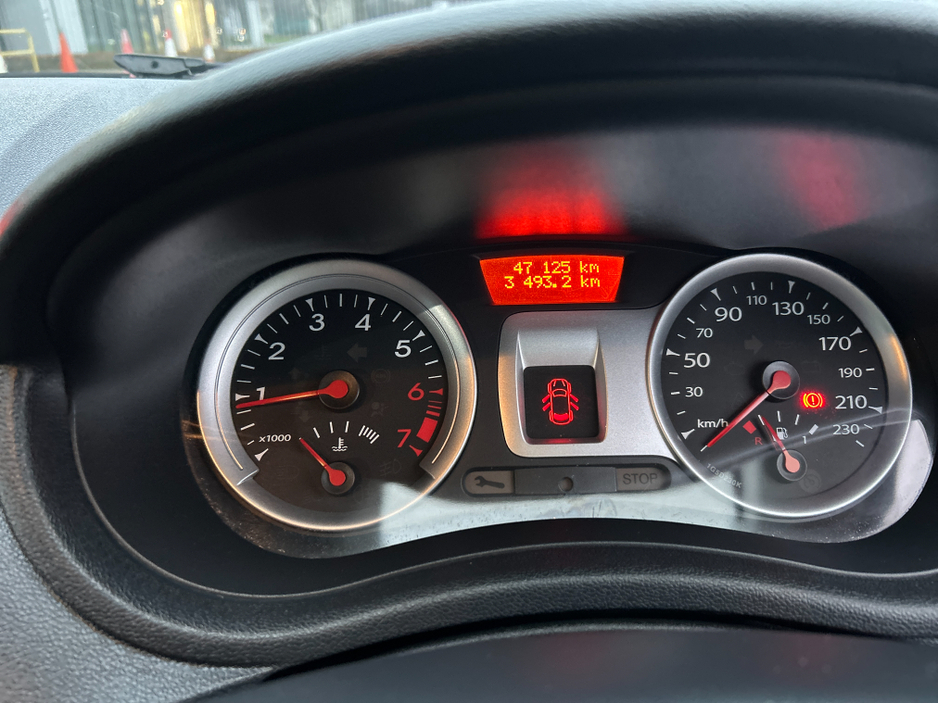 2010 Renault Clio 3 1.2 ONLY  47000KLMS///IRISH CAR WITH BRAND NEW NCT 9/2026 LOW TAX 280///TAXED OCT 2026///GREAT STARTER CAR OR TOWN RUNABOUT €4,500