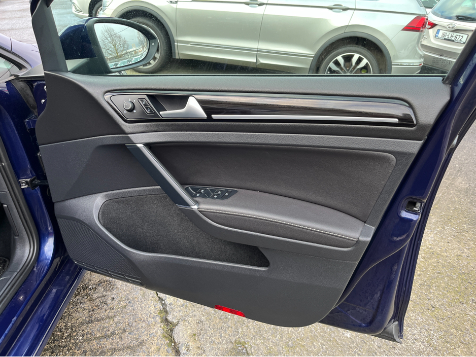 2020 Volkswagen Golf HIGHLINE MEISTER AUTOMATIC 1.4 PETROL //ONLY 7576 MILES//MASSIVE SPEC//DYNAUDIO SOUND SYSTEM//HEATED LEATHER SEATS//ELECTRIC DRIVERS SEAT//KEYLESS ENTRY// €24,950