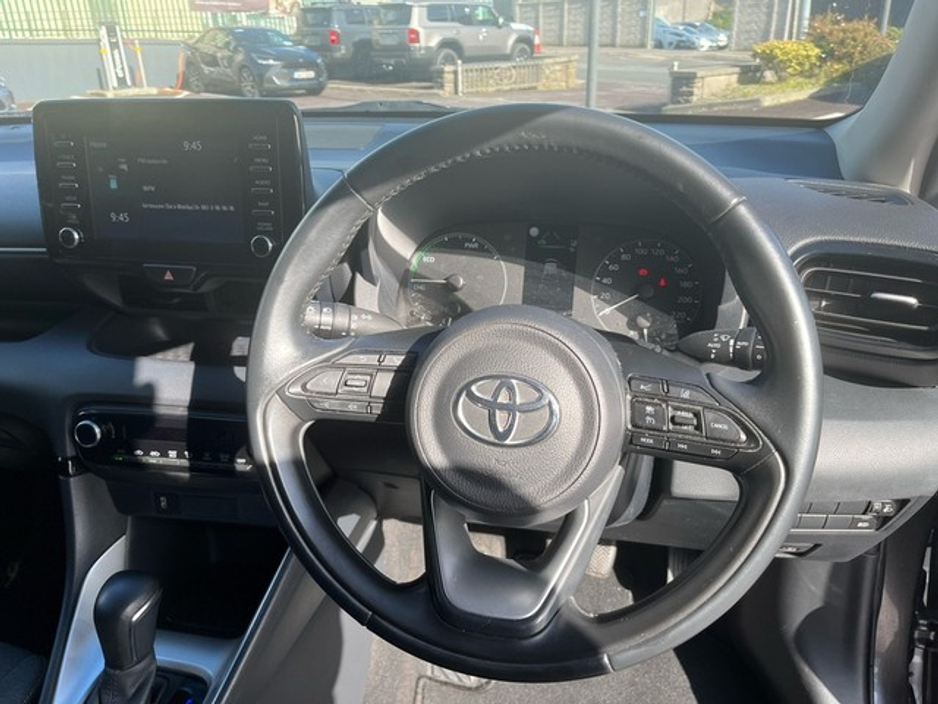 2022 Toyota Yaris FRESH SELECTION OF TRADE-INS HYBRID LUNA 4DR AUTO €23,000