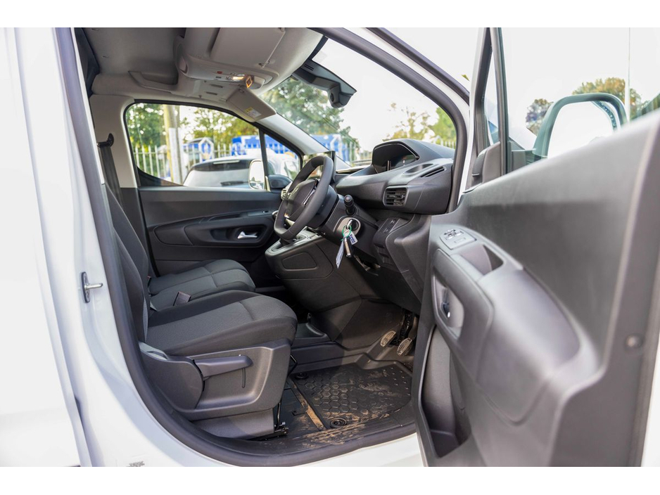2025 Peugeot Partner PARTNER PROF PLUS 1.5 HDI 100 €22,725