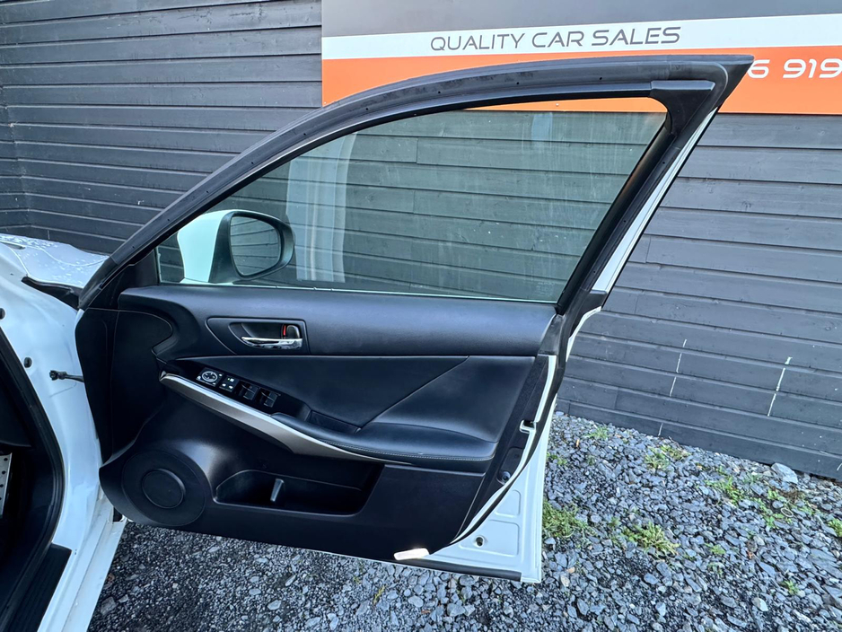 2013 Lexus IS 300 h 2.5 HYRBID €14,995