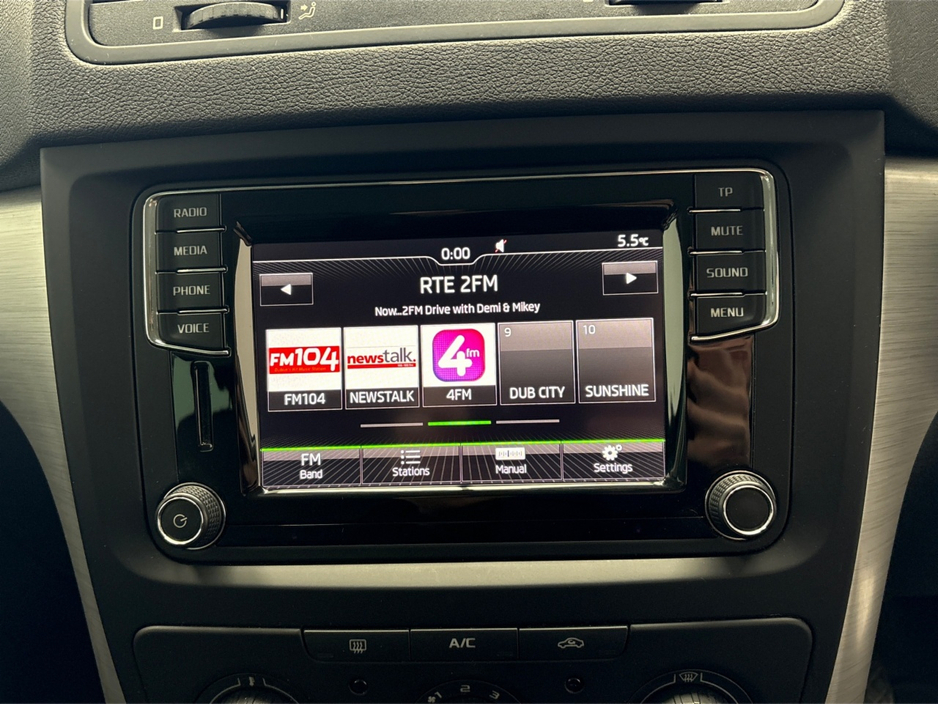 2016 Skoda Yeti OUTDOOR 2.0 TDI**TOUCHSCREEN BLUETOOTH MEDIA**MULTIFUNCTIONAL STEERING WHEEL**HEATED LEATHER SEATS**CRUISE CONTROL**PARKING SENSORS**AIR CONDTIONING**ELECTRIC WINDOWS **ISOFIX**FINANCE AVAILABLE** €11,995