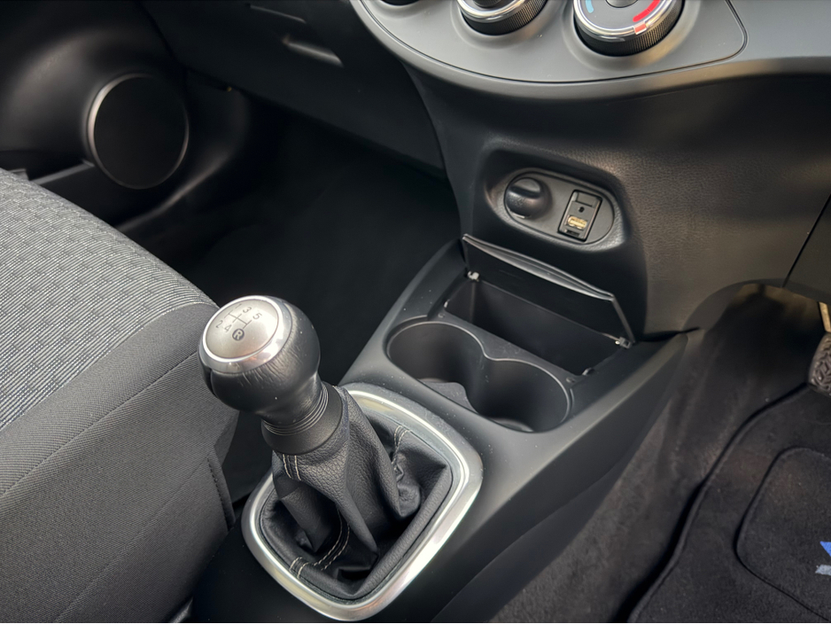 2015 Toyota Yaris Mint Yaris - 1.0 petrol - fantastic spec €11,750