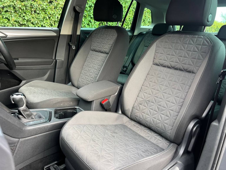 2022 Volkswagen Tiguan LIFE 1.4 TSI PLUG-IN HYBRID // FULL SERVICE HISTORY // APPLE CARPLAY/ANDROID AUTO // ADAPTIVE CRUISE CONTROL €28,950