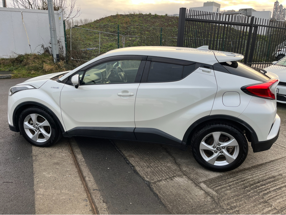 2017 Toyota C-HR 1.8 HYBRID AUTO LOW KM €16,950