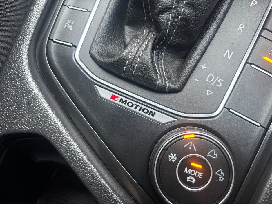 2020 Volkswagen Tiguan R-LINE 4MOTION AUTOMATIC 2.0 DIESEL //LOW MILES//HIGH SPEC//360 PARKING CAMERAS//HEATED FRRONT AND REAR SEATS//HEAD UP DISPLAY// €34,950