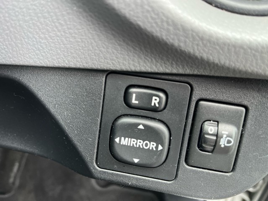 2015 Toyota Yaris YARIS 1.0 5DR TERRA MC €9,950