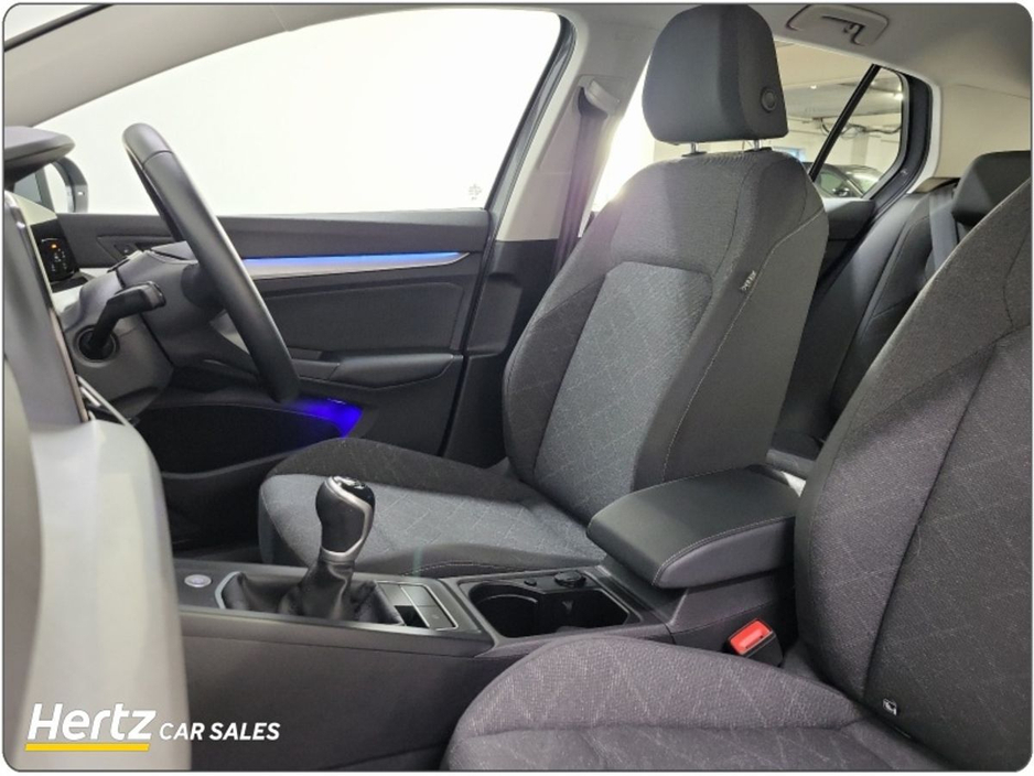 2023 Volkswagen Golf LIFE 2.0 TDI 115HP Diesel Manual €26,995