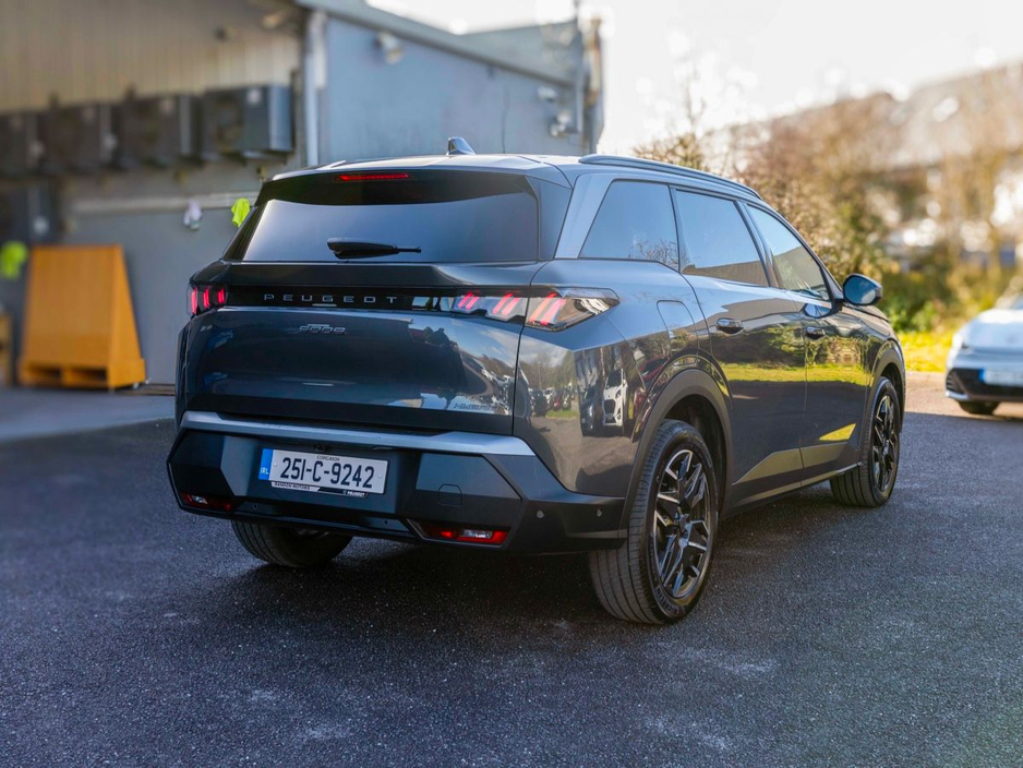 2025 Peugeot 5008 2025 Peugeot 5008 1.2 MHEV 145bhp E-DCS6 Allure €46,950