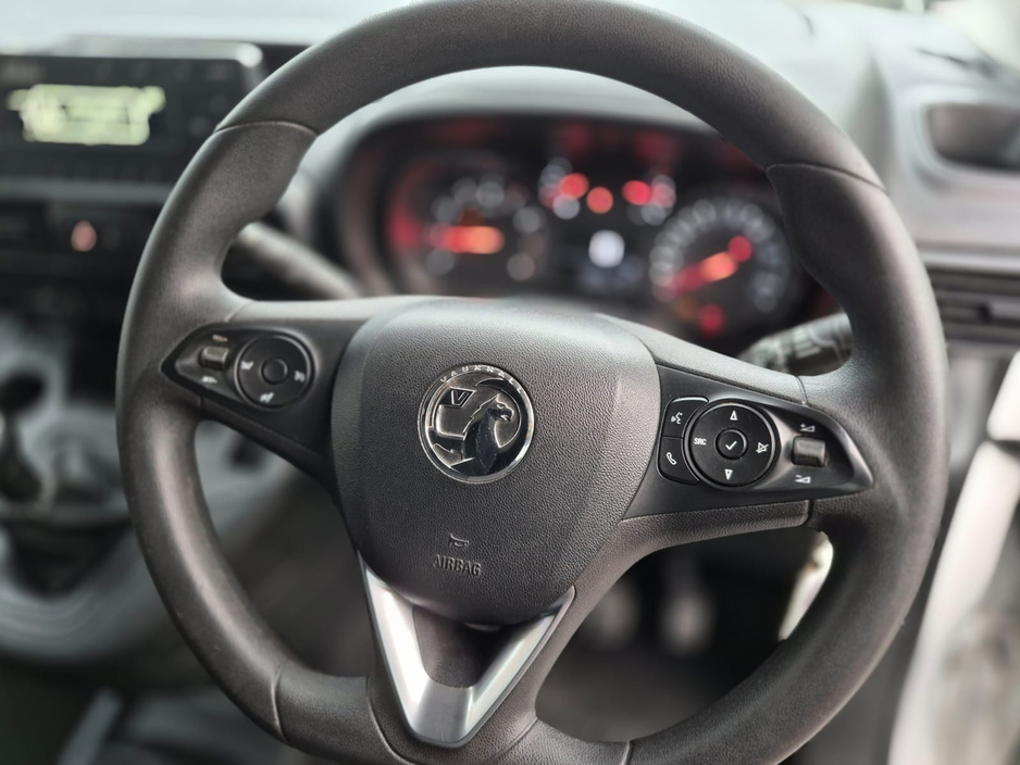 2021 Opel Combo Van L2H1 Spec fully plylined in rear with side loding door and double opening rear doors new CRVT test trade in wanted €12,750