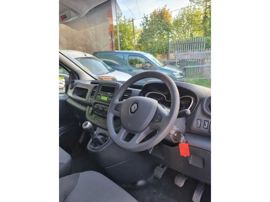 2021 Renault Trafic LL30 ENERGY DCI 120 BUSINESS P €13,500
