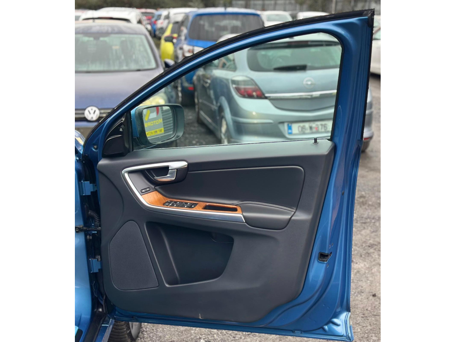 2017 Volvo XC60 2.0L Diesel Automatic  Sunroof (3276) €21,995