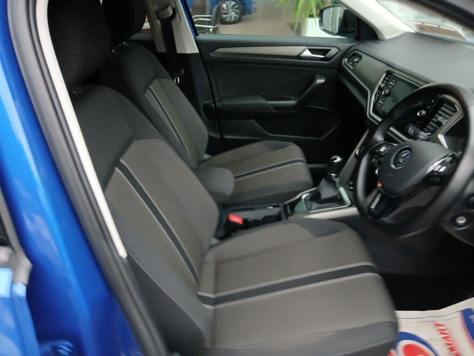 2021 Volkswagen T-Roc 1.0 TSI 110bhp Design, Ravenna Blue with Black Roof, Rear Camera. €23,900