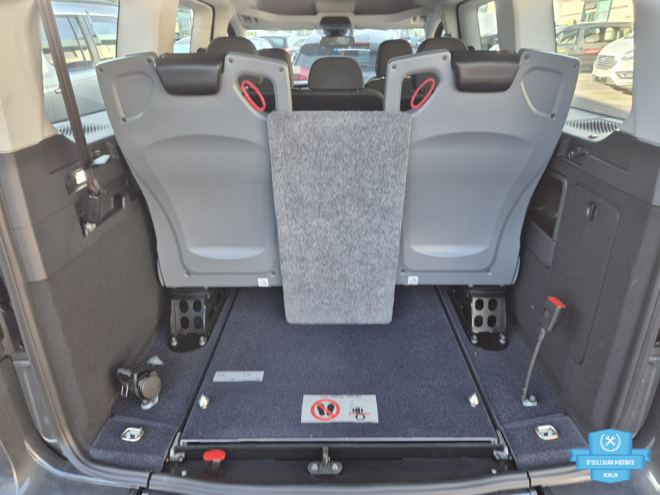 2026 Volkswagen Caddy / 2026 / PLUG-IN HYBRID / WAV €69,500