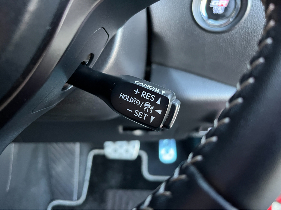 2020 Toyota C-HR GR SPORT AUTOMATIC HYBRID 1.8 PETROL //MASSIVE SPEC//HALF LEATHER HEATED SEATS//360 PARKING CAMERAS//KEYLESS ENTRY//LOW MILES// €24,950