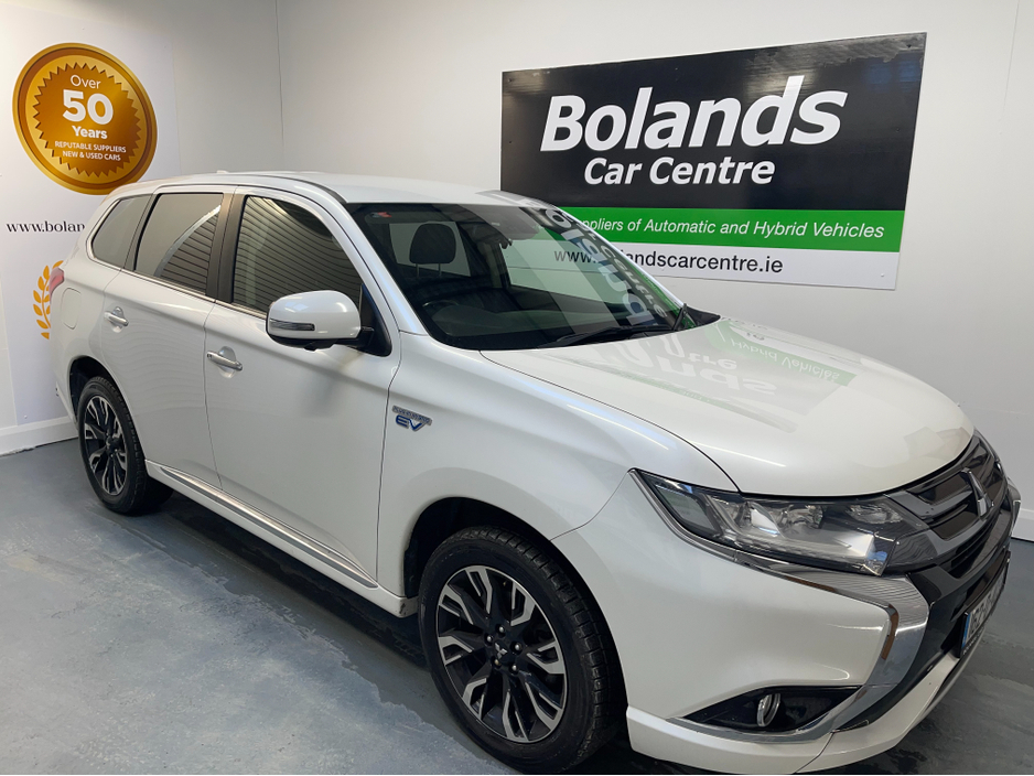 2016 Mitsubishi Outlander (Low Kms) HYBRID 2.0 PHEV AUTOMATIC 5DR MODEL  www.bolandscarcentre.ie €16,900