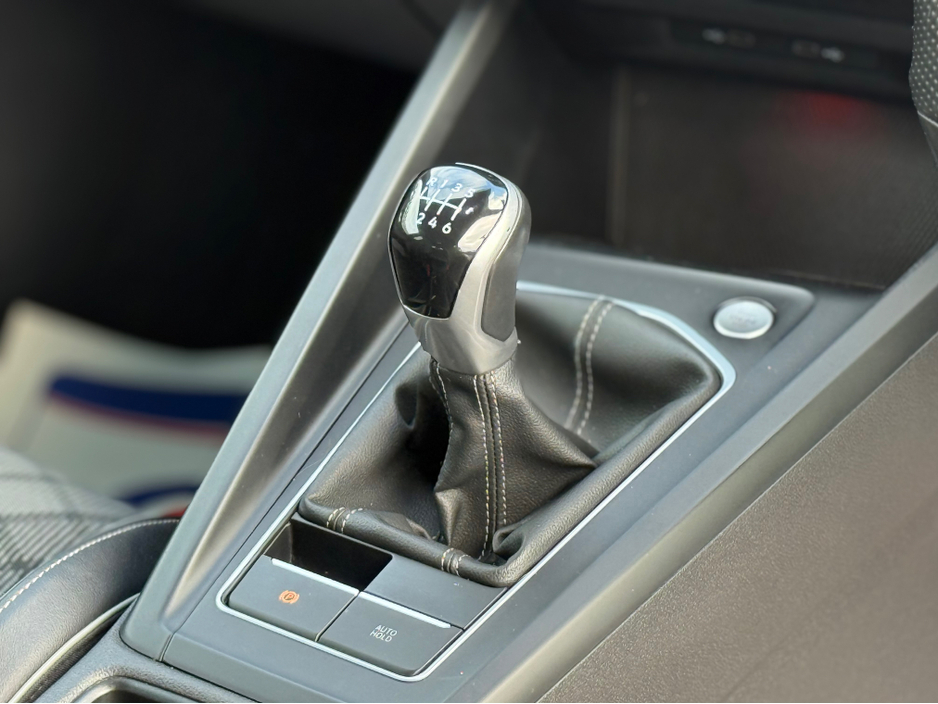 2022 Volkswagen Golf 2022 Volkswagen Golf R-LINE TSI €27,995