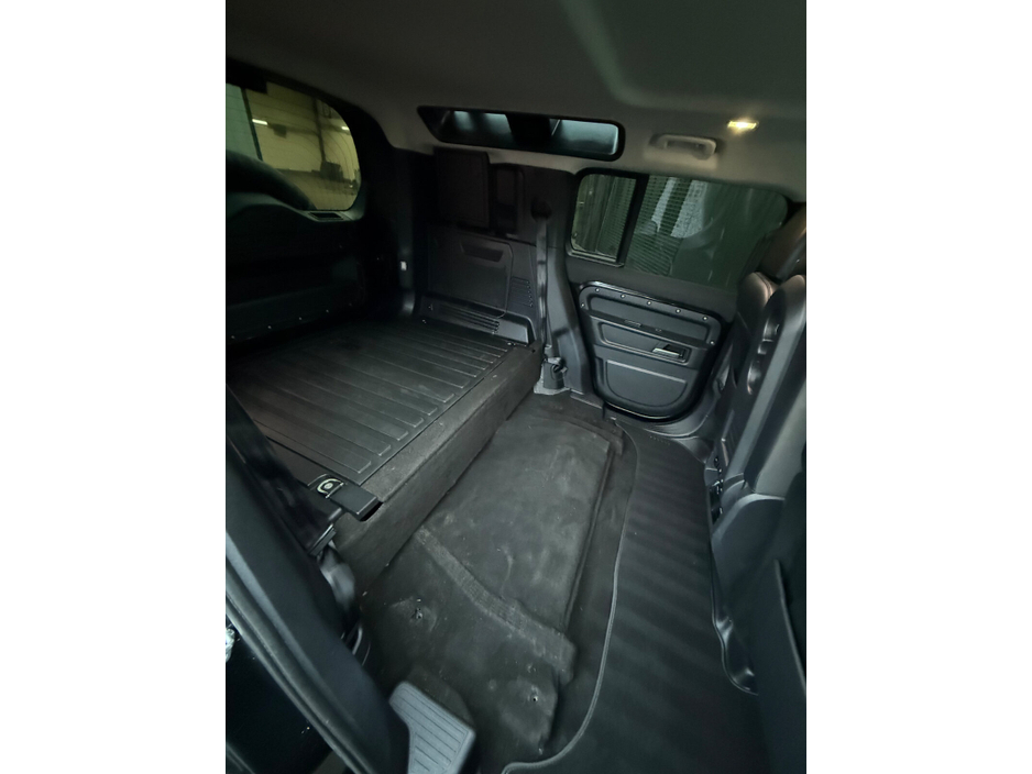 2021 Land Rover Defender  €63,995