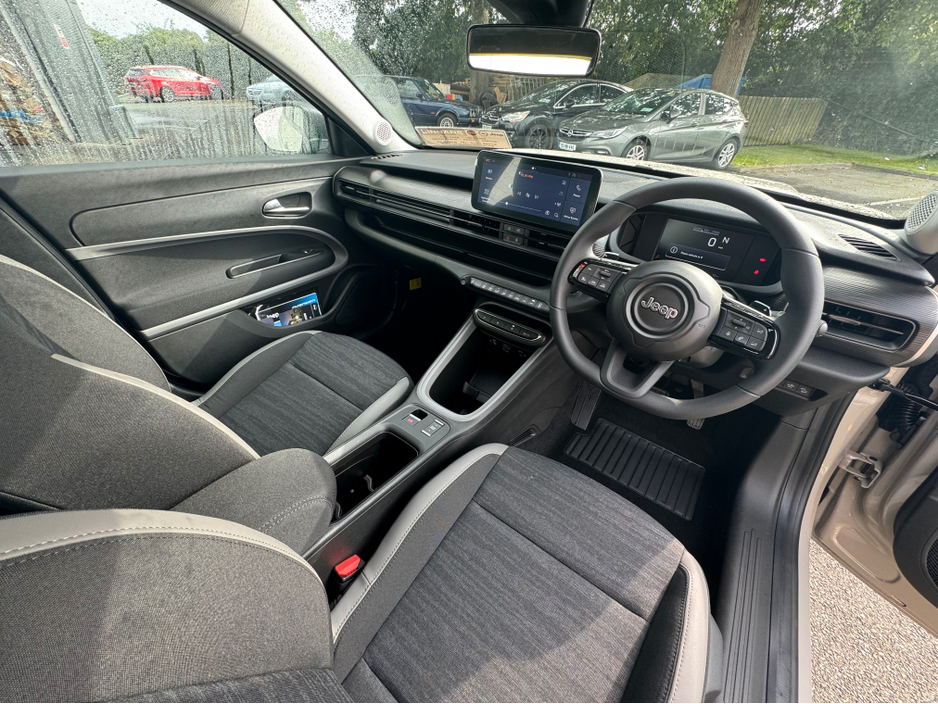 2026 Jeep Avenger Altitude 1.2 e-Hybrid 100HP e-DCT €34,945