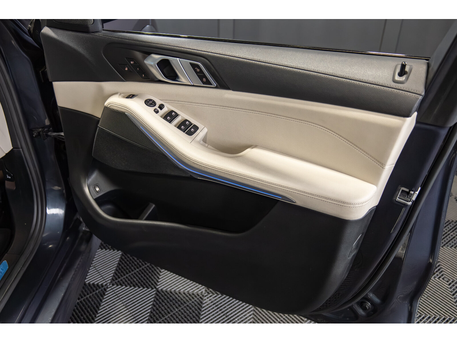 2022 BMW X5 xDrive45e M Sport €61,950