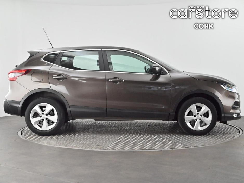 2017 Nissan Qashqai 1.2 PET XE €15,888