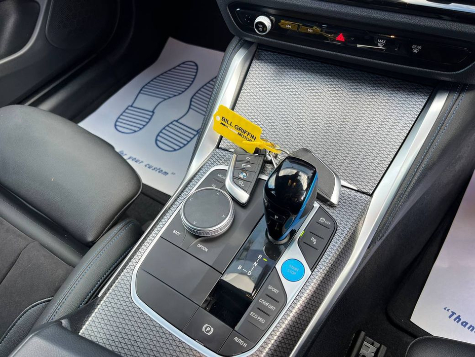 2022 BMW i4 XDRIVE40E M-SPORT COMPETITION // VIRTUAL COCKPIT // NEW 20" COMPETITION ALLOYS // AMBIENT LIGHTING €34,900