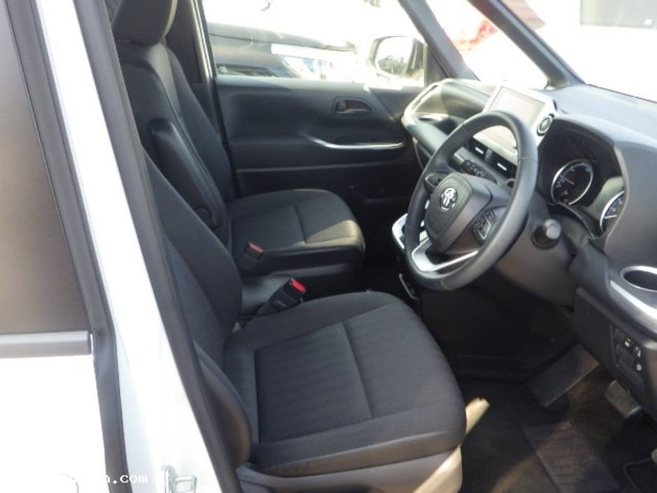 2023 Toyota Voxy  €44,599
